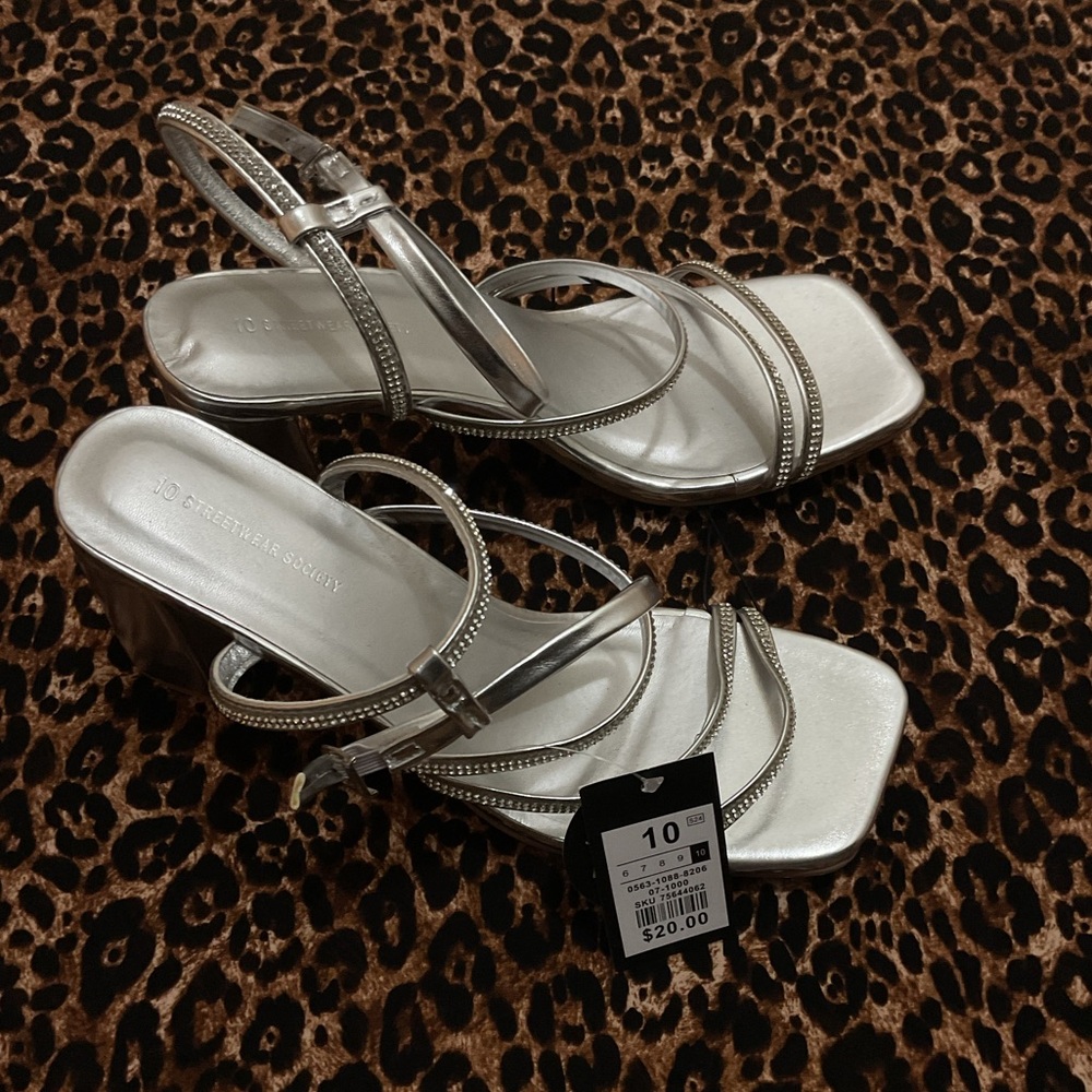 ✨3 for $30✨ Silver Strappy Heels